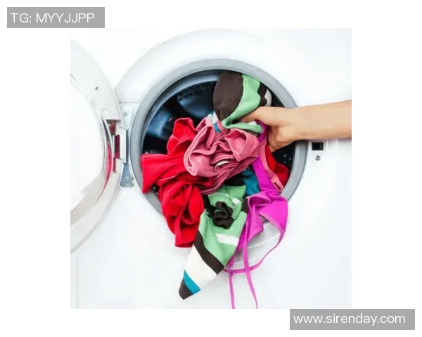 足球明星在家洗衣服的日常生活揭秘与背后的趣事分享